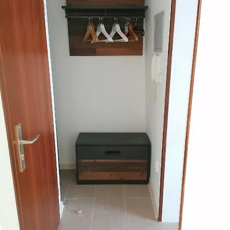 Apartment Burgfrieden 6 *