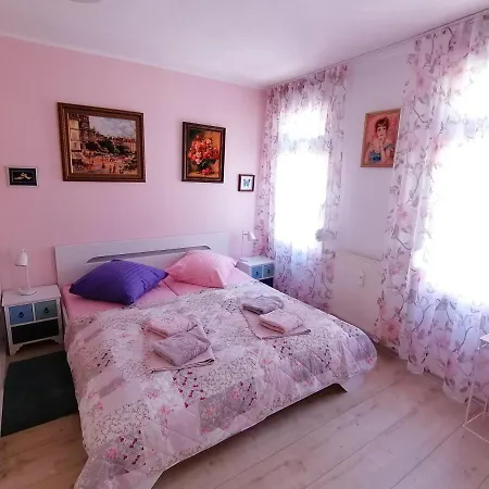 Appartement Burgfrieden 6 *