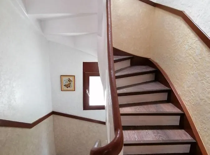 Burgfrieden 6 アパート *